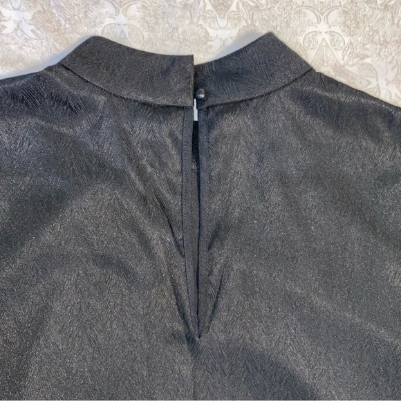 *NEW* Black Silk Top 🖤 - Picture 3 of 4